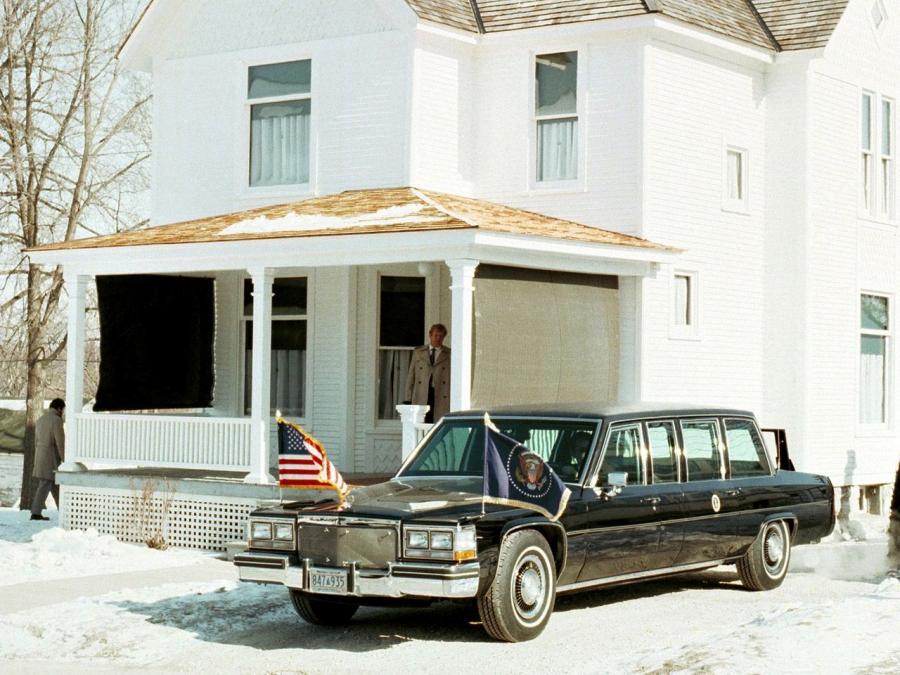  Cadillac Fleetwood Presidential Limousine 1982 года  (фото 2 из 3)
